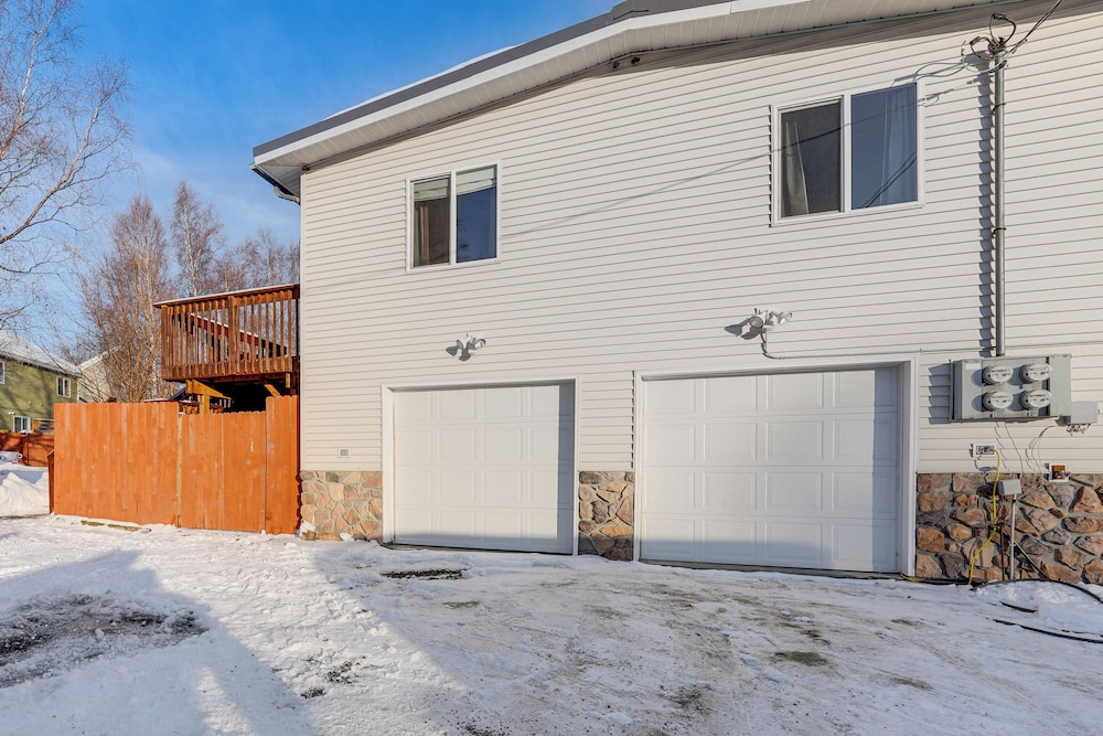 Hike, Bike & Ski! Cozy Anchorage Townhome