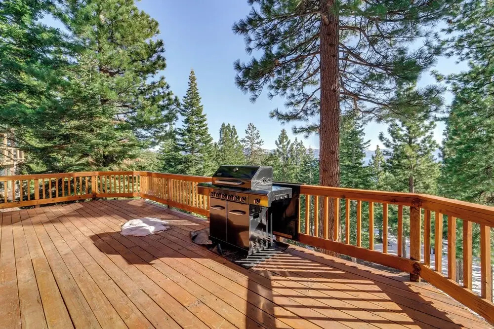 6 Mi to Ski Slopes! Family Tahoe Cabin w/ 3 Decks