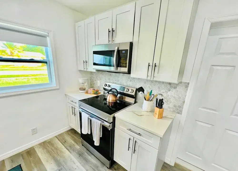 Stylish House w Hot Tub Close to Beach Stadium