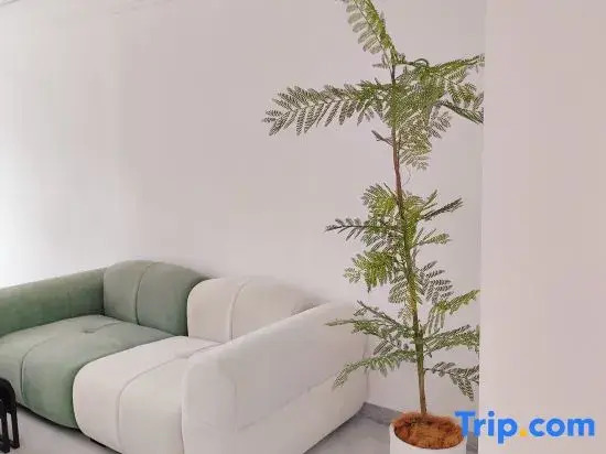 Huarugu Homestay (Guiyang China Resources Yuefu MixC Store)
