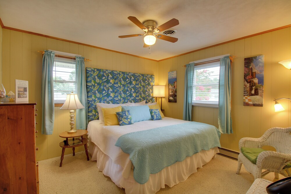 Lakefront Hiwassee Home w/ Private Dock & Deck!