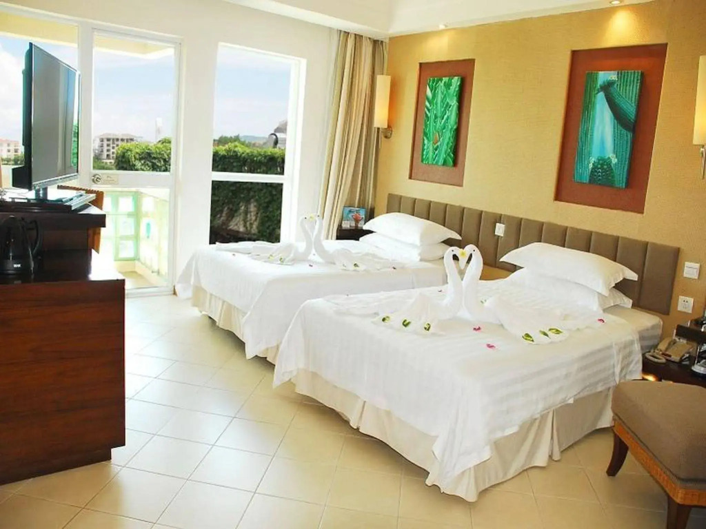 Cactus Resort Sanya by Gloria