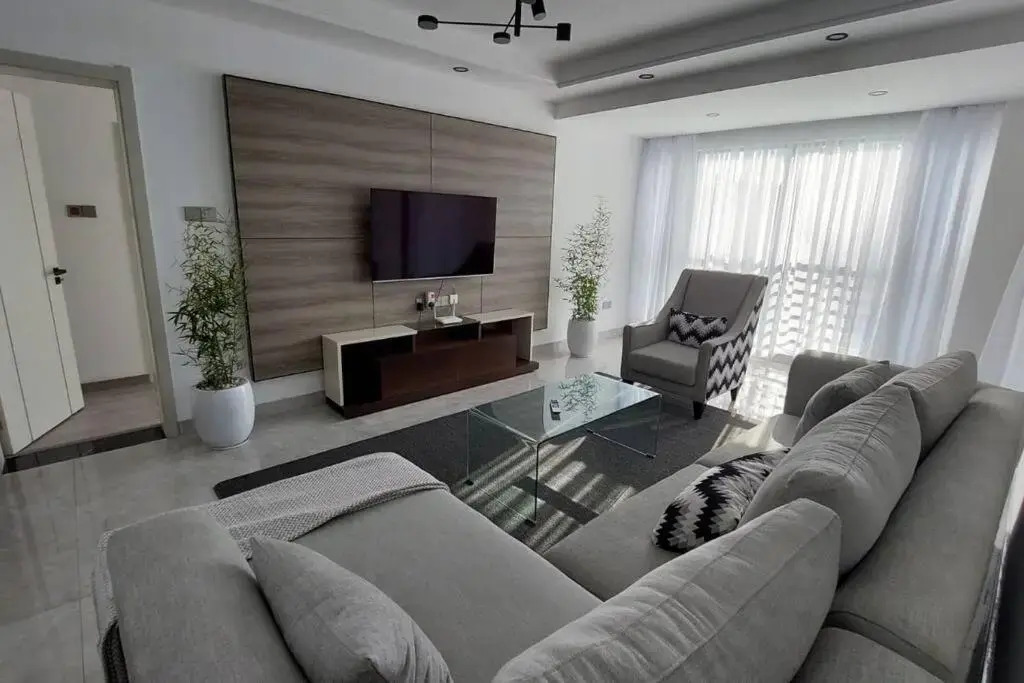 Lovely 2 br serviced apartment with pool
