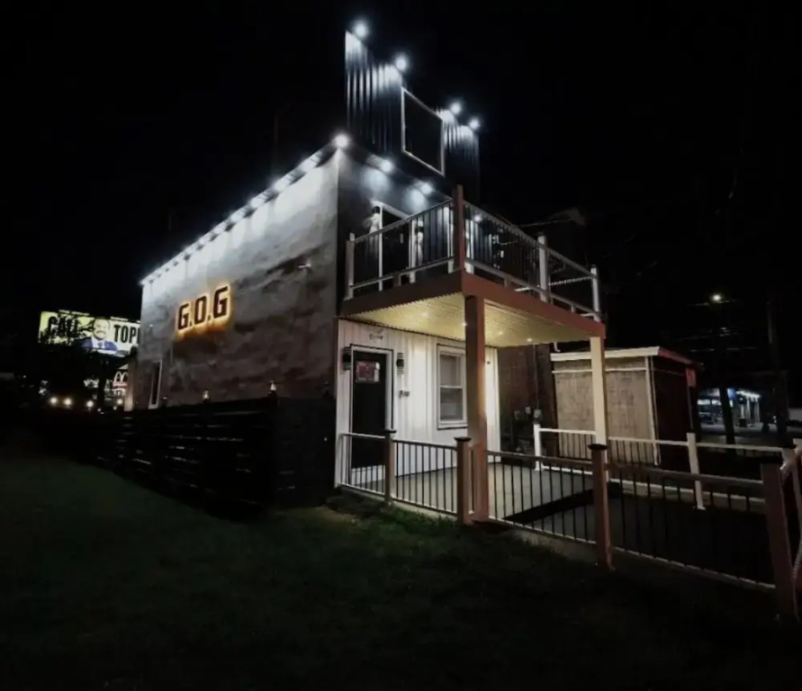 G O G Building