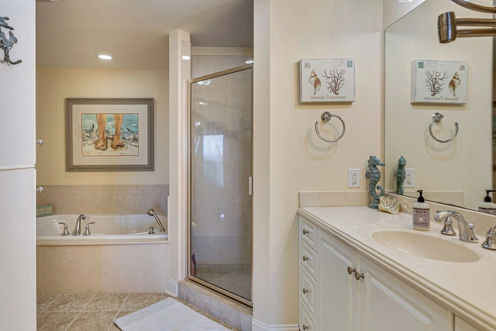 Walk to Ocean! Atlantic Beach Condo w/ Pool Access