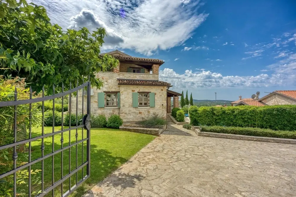 Vila Amyra With Pool