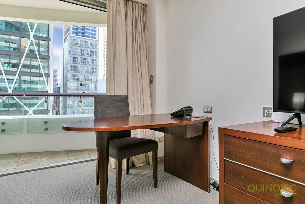 QV Central Upscale Apt in a Hotel (929)