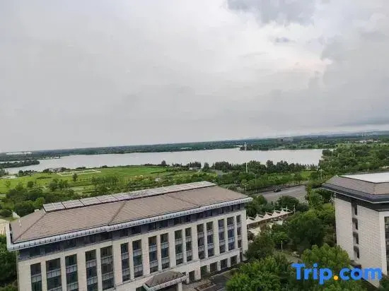 Lotus Garden (Tongling College Branch)