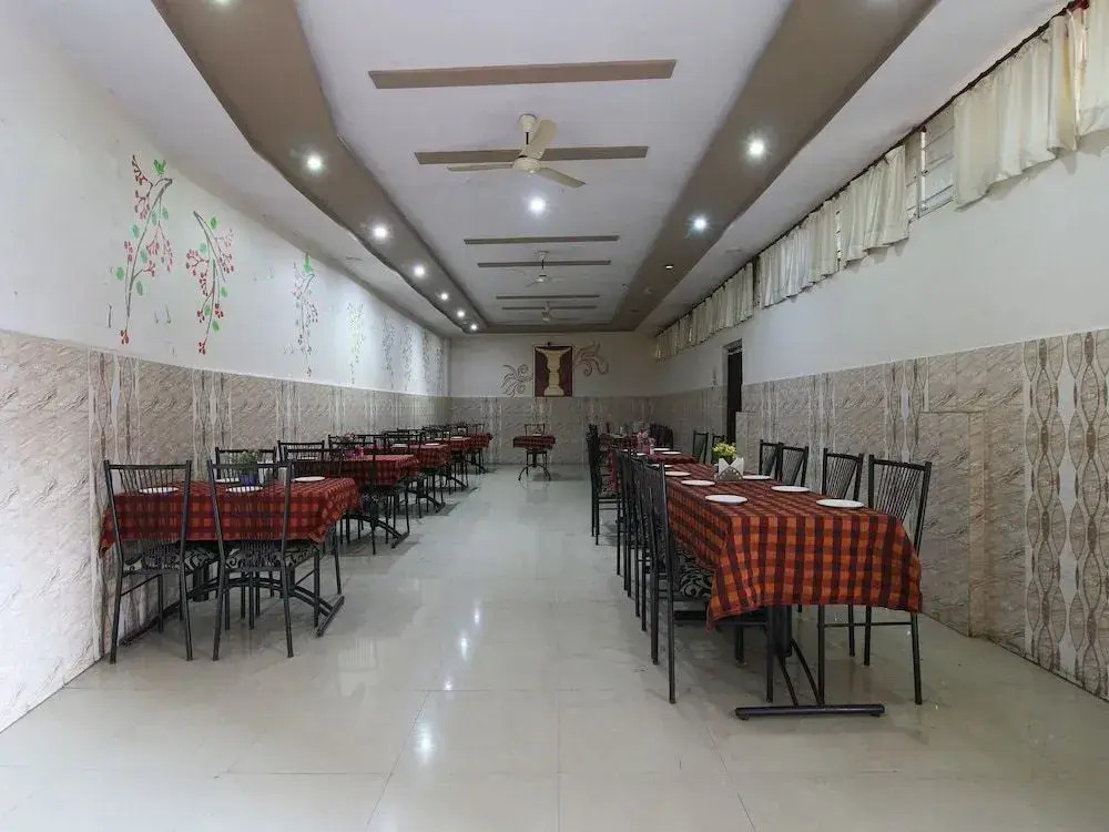 OYO 24838 Hotel Neelam