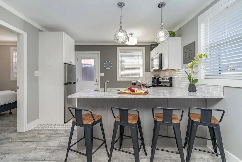 Urban Pearl-2 Bedroom & Private Patio-in Midtown