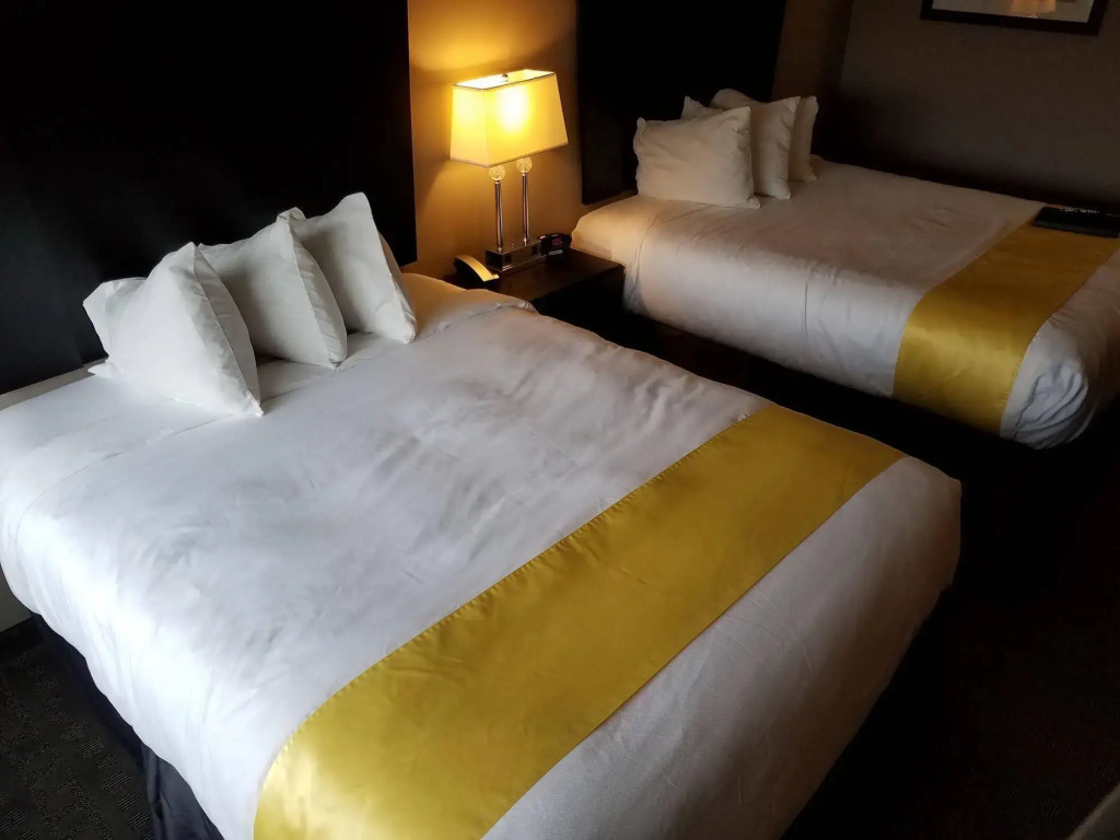 Okoboji Inn & Suites