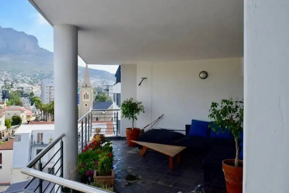 Spacious Upmarket 2 Bedroom Apartment