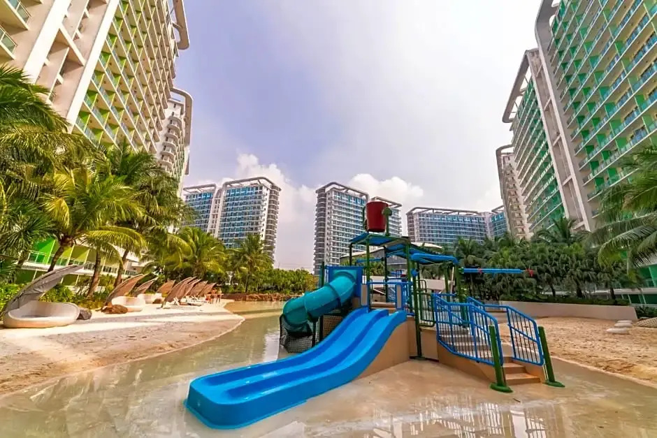 A2JSuites 1BR Azure Smart Home Suite Near Malls & Airport