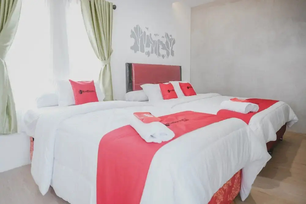 RedDoorz Plus Syariah near Universitas Lampung
