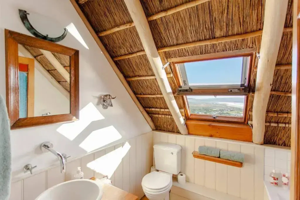 Beachscape- Waves,Views & WIFI - Noordhoek's best!