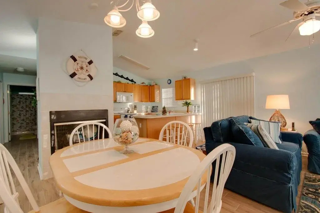 Bikini Bottom 2 Br home by RedAwning