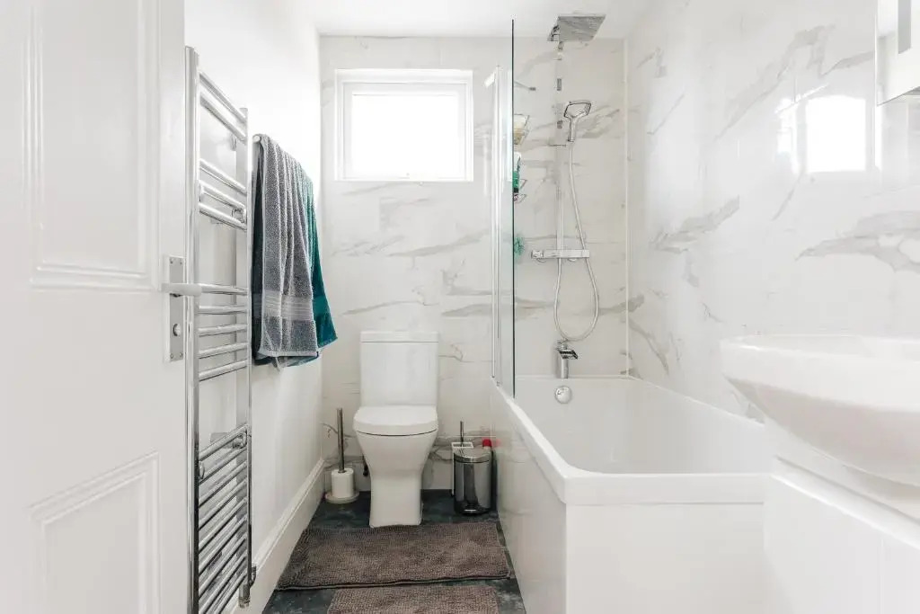 Private Two Bedroom Residence in Southbourne - Private Parking - Off the High Street - Minutes Away from the Beach