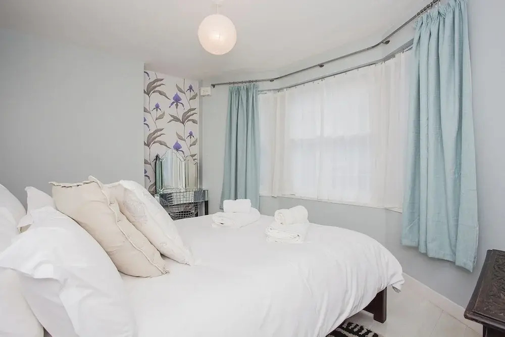 2 Bedroom Flat Near Portobello With Garden