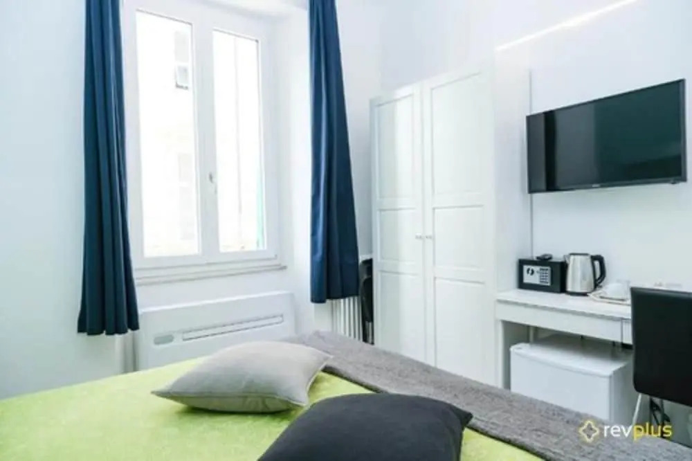 Lia Rooms