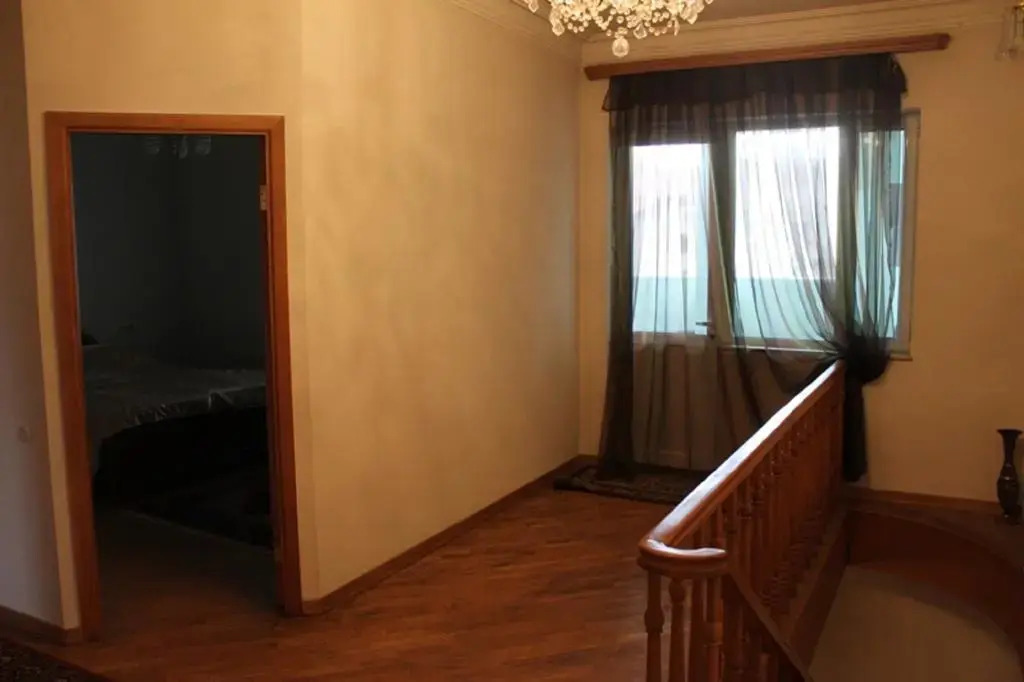 Hugy House