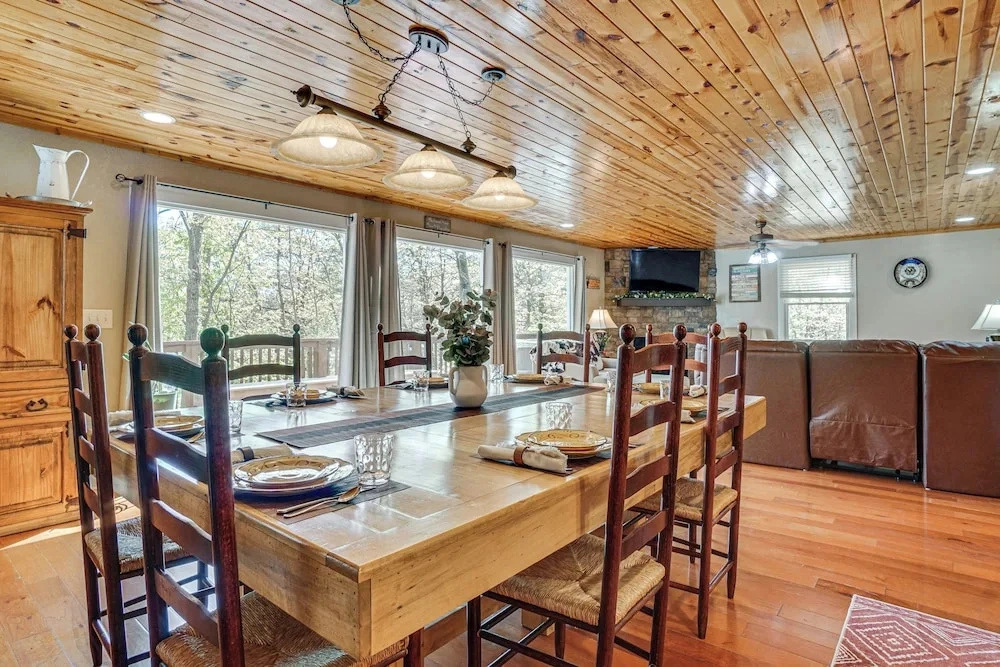Luxe Helen Gem W/hot Tub + Pool Access