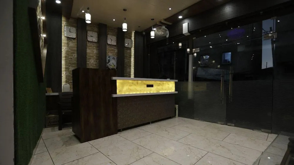 OYO 77326 Hotel Royal View
