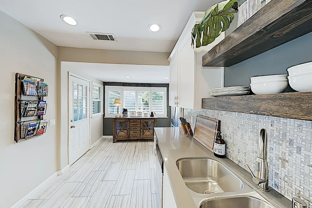 New Listing! Charming Oceanside Getaway 2 Bedroom Home