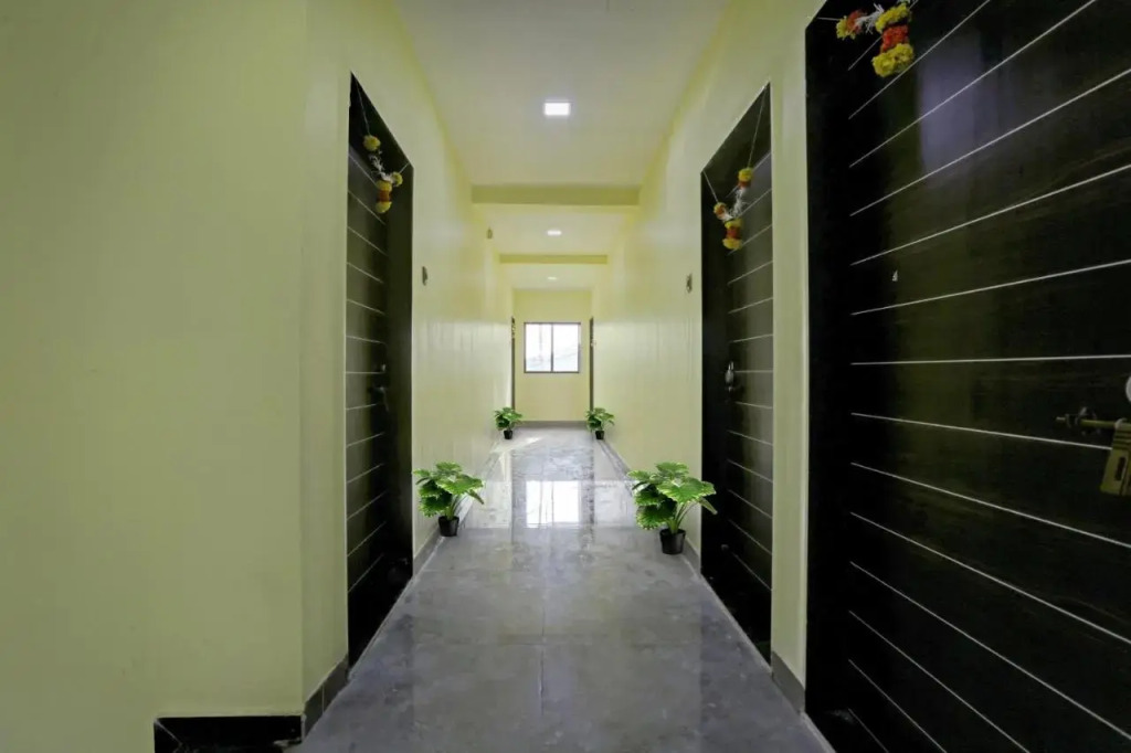 OYO 700169 Om Sai Ram Residency