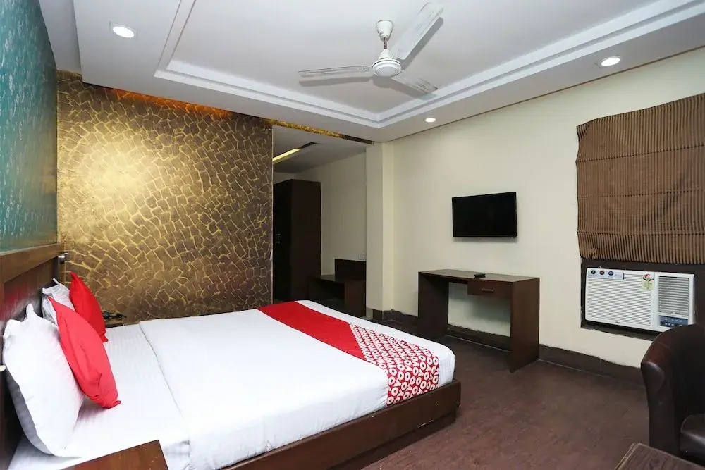 Oyo 15096 Hotel Daya Continental