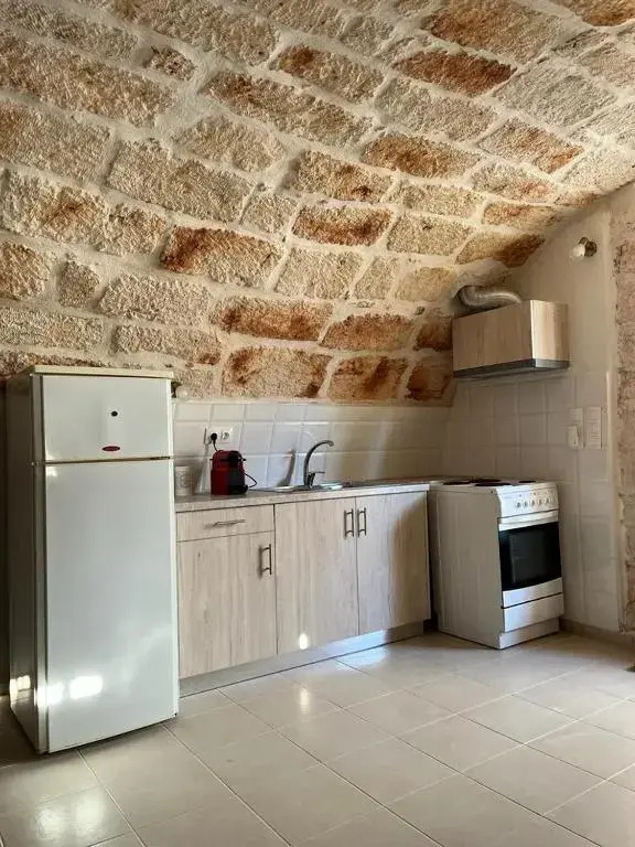 Tholos Studio, Sternes