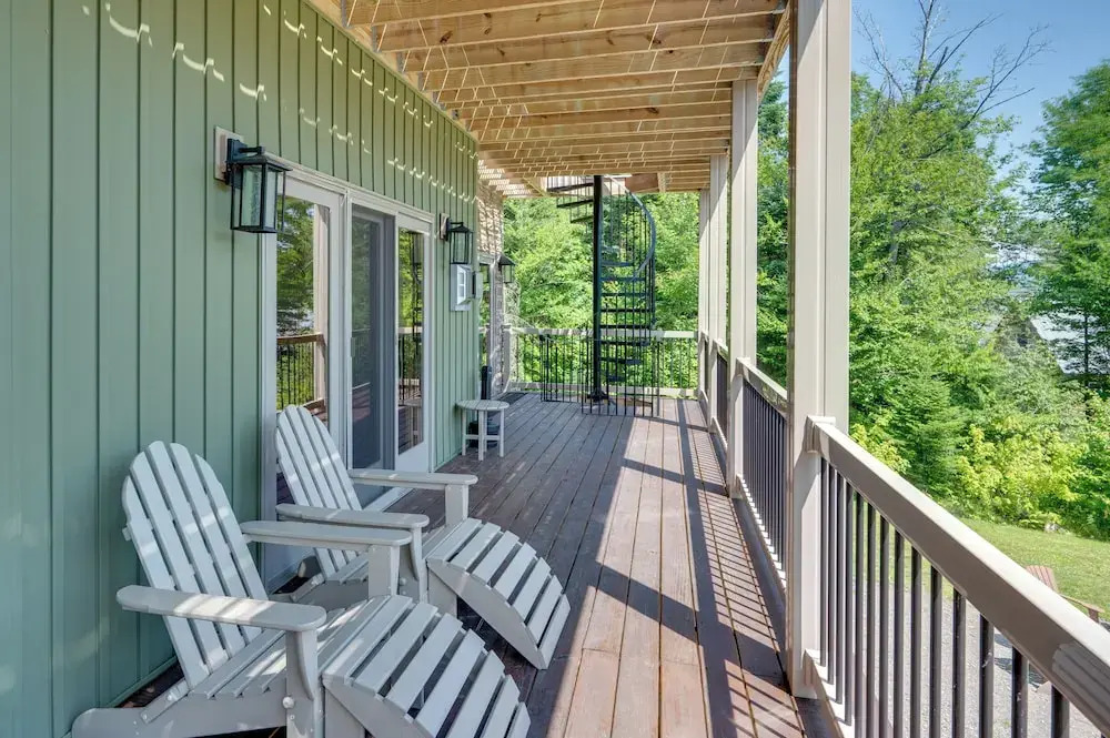 Rustic 3-story Pittsburg Cabin w/ Lake & Mtn Views