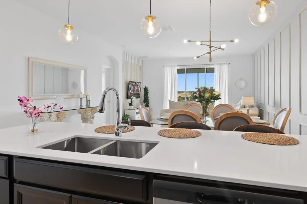 Luxury condo in resort-style area near Disney