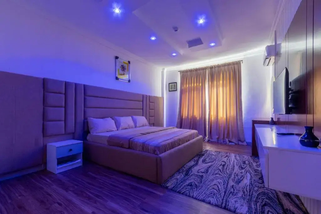 Luxury 3 bedroom waterfront apartment Lekki phase1
