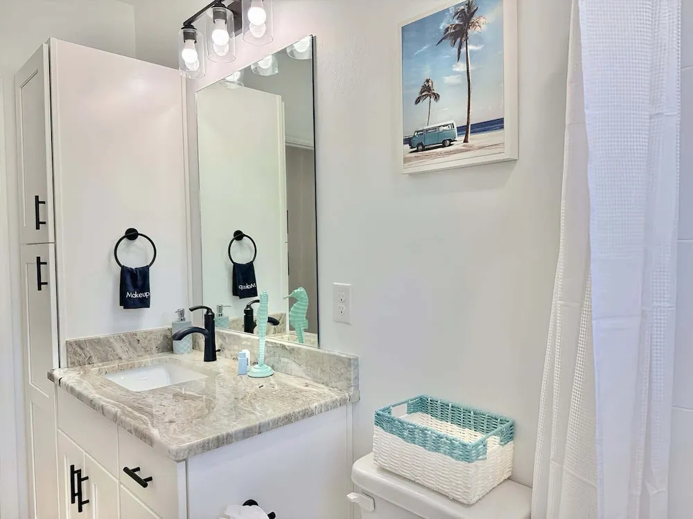 Seahorse Drift Away in Coastal Comfort