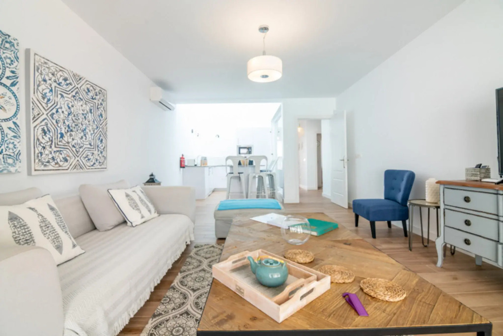 Villa AZAHAR Suites - beautiful and modern 3 bedroom property