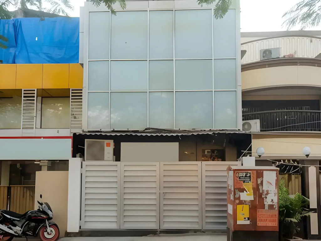 Hotel Classio Inn - Near Kokilaben Hospital, Andheri West Mumbai