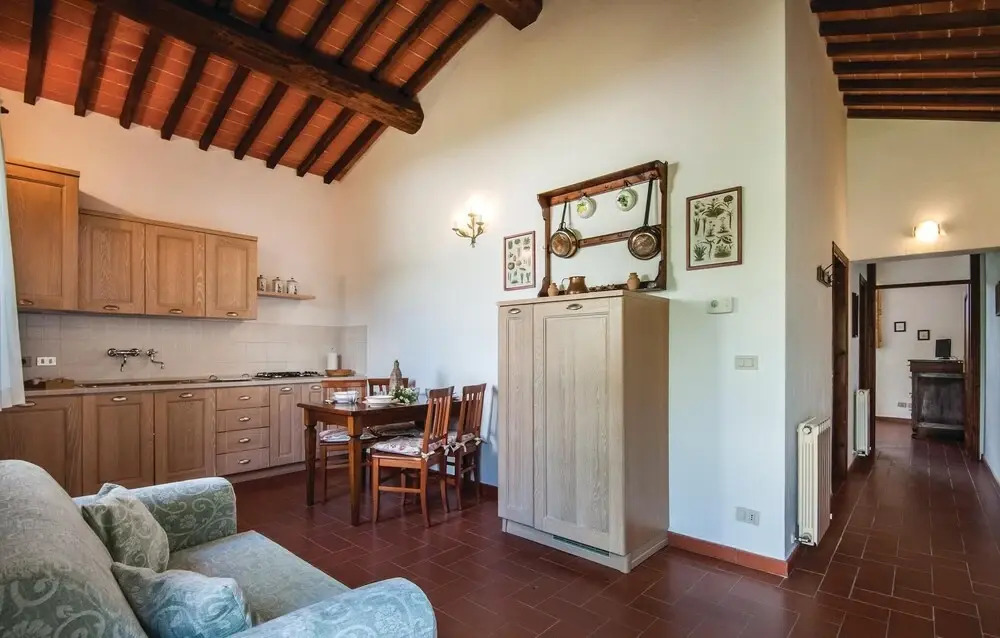 2 Bedroom Lovely Home In Trequanda Si