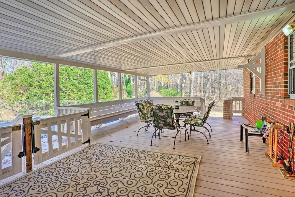 'the Oyster Bed' Retreat w/ Pool & Game Room