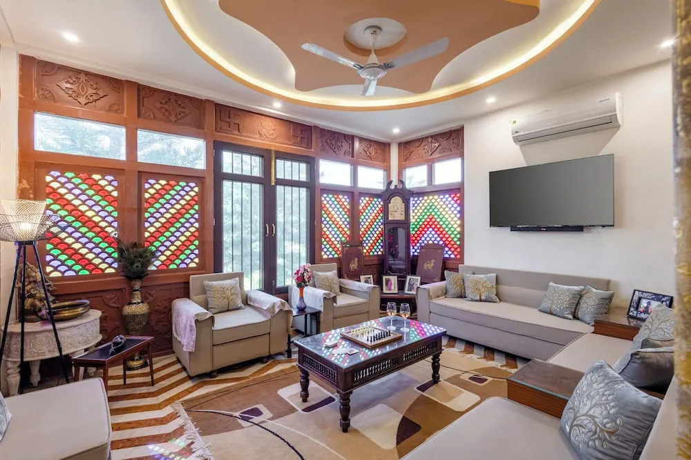 Alaya Stays 4 BHK with Outdoor Dining Area - Abhimanyu Mansion Sapphire