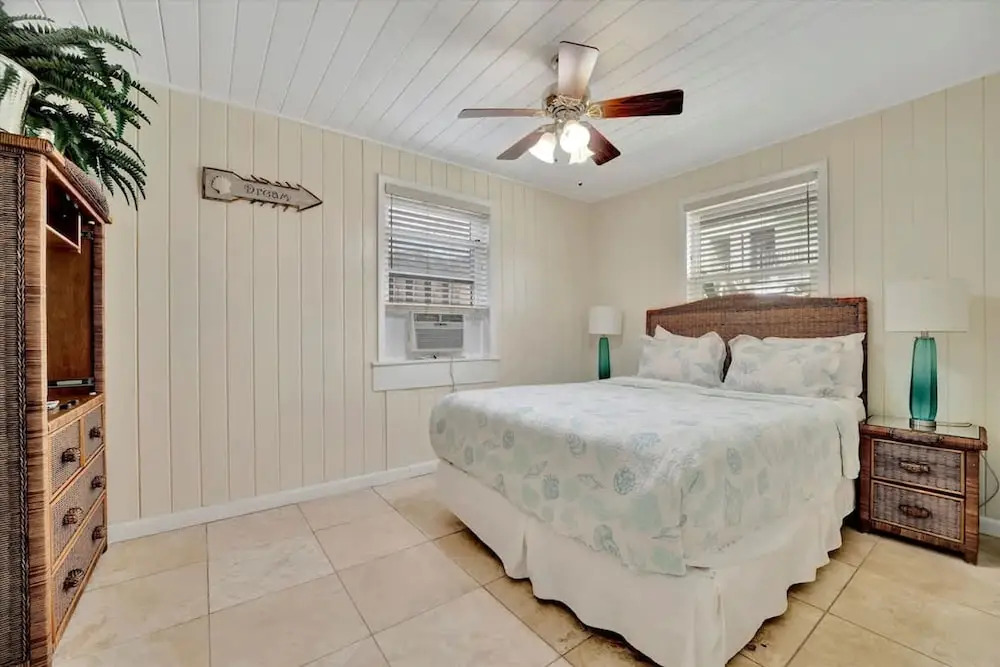 Stones Throw Beachside Bungalow 2 AT THE Beach