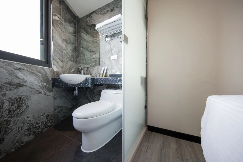 Metro Apartment
