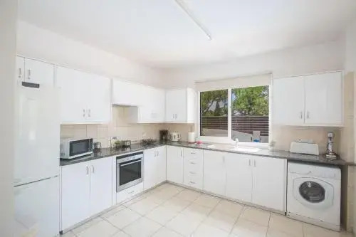 Holiday Home 3 Bedrooms 1 Bathroom - Pernera