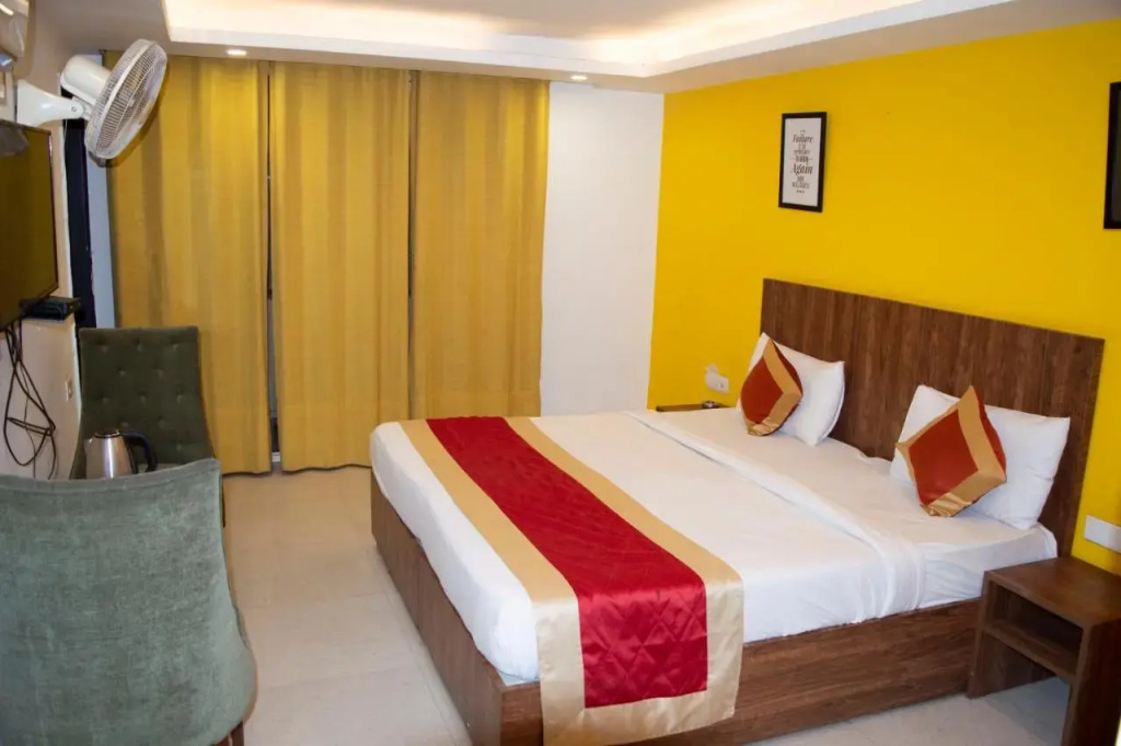 LA Rooms