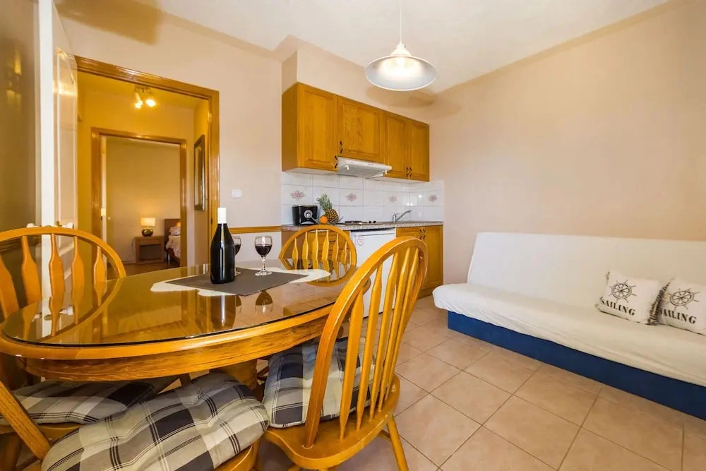 Beachfront Apartment Mareo 4