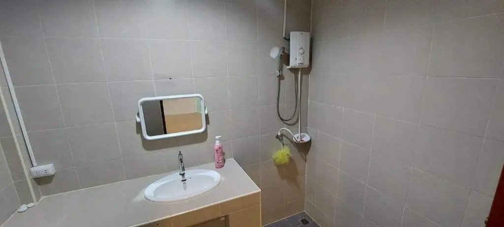 P & T Guesthouse