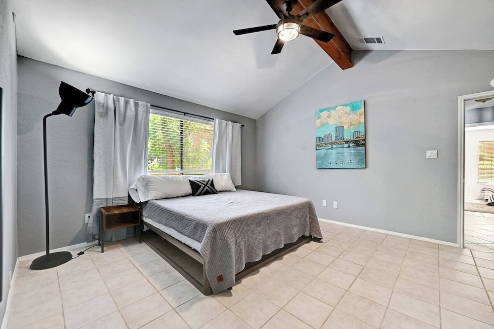Modern 3BR Home in Vibrant Austin Pool