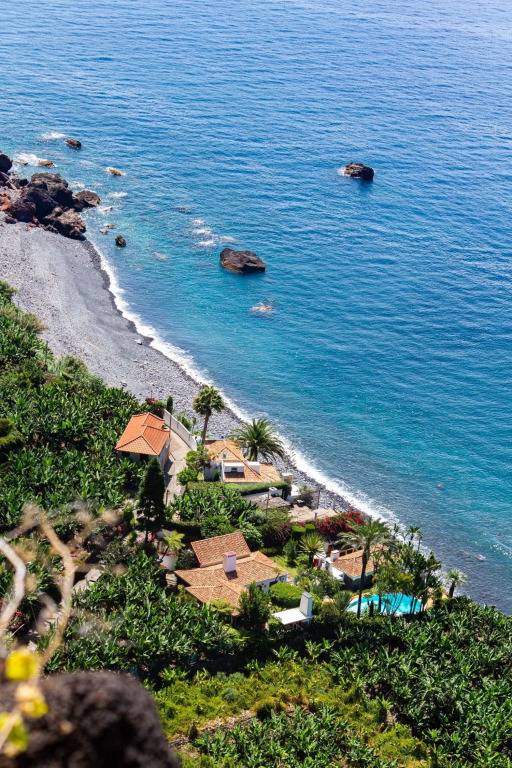 Beachfront cottage in sunny Calheta – the ideal hideaway | Cottage do Mar