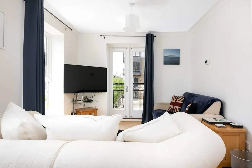 Modern 2 Bed, for up to 4, Excel/city Airport