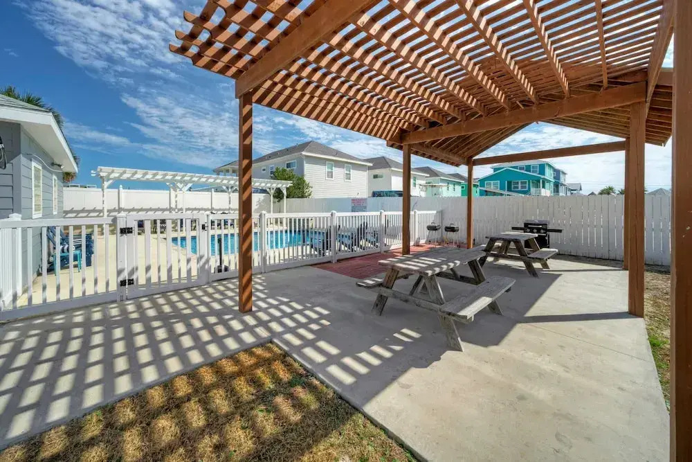 Beach Nearby + Pool 6-units Costa Bahia w/ Pet Access