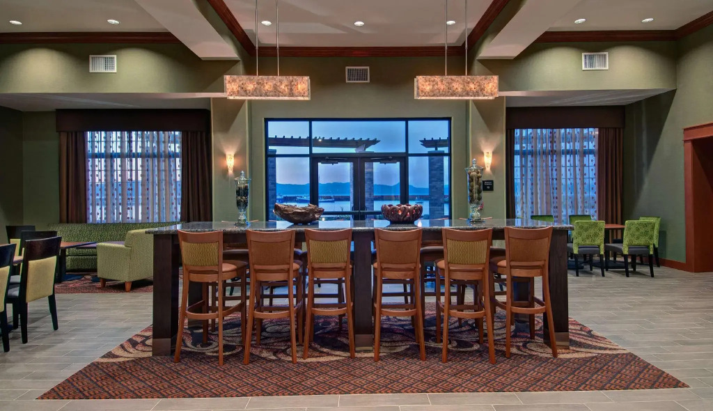 Hampton Inn & Suites Astoria